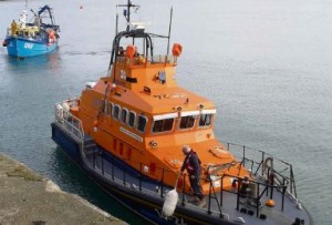 Stranded scalloper brought back to harbour