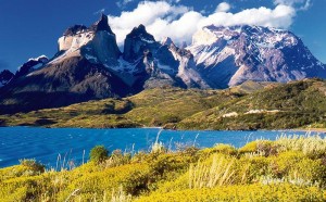 Mae tir o lynnoedd a mynyddoedd: Patagonia, lle mae'r iaith Gymraeg yn ffynnu.