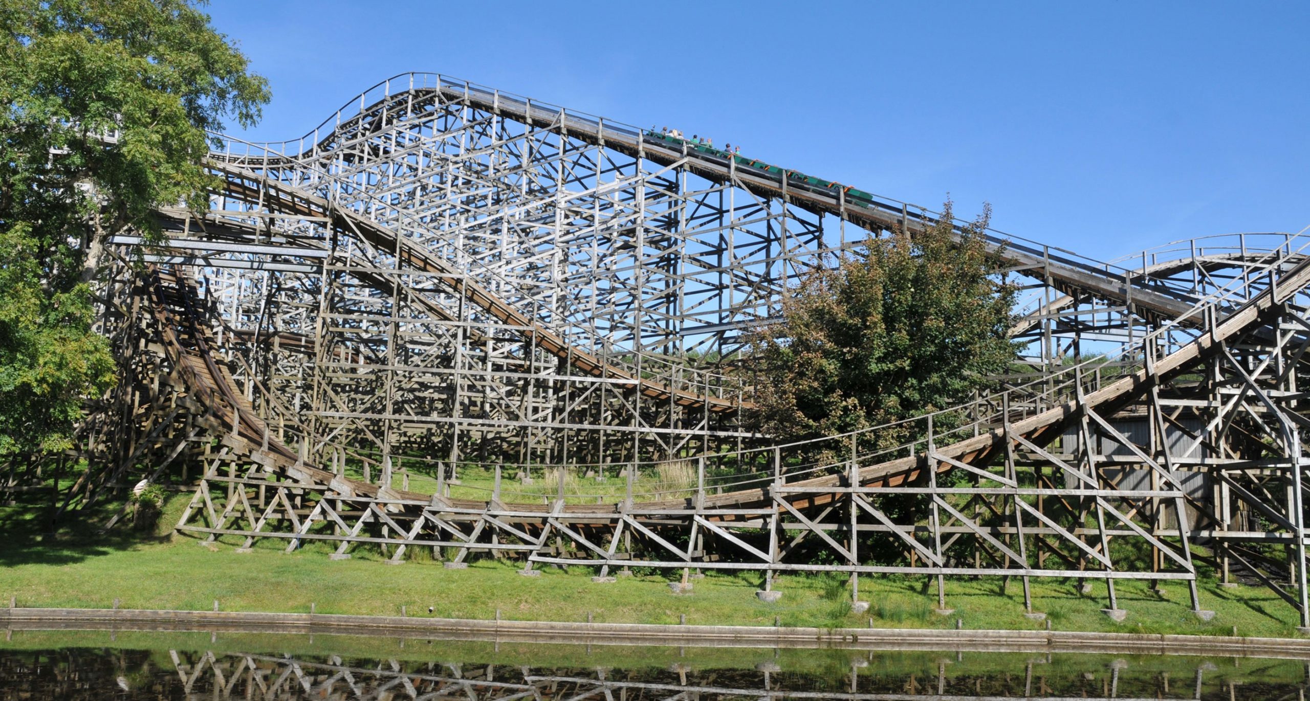 Oakwood s Wooden Roller Coaster Shared Over Social Media For shaking 