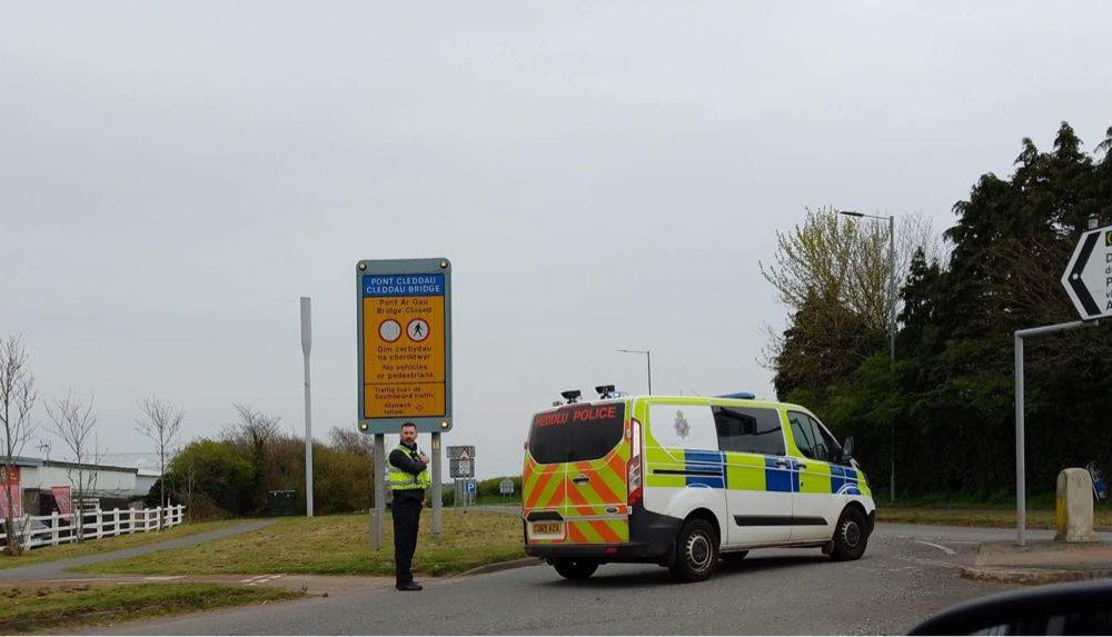 Huge emergency services response to Cleddau Bridge incident leads